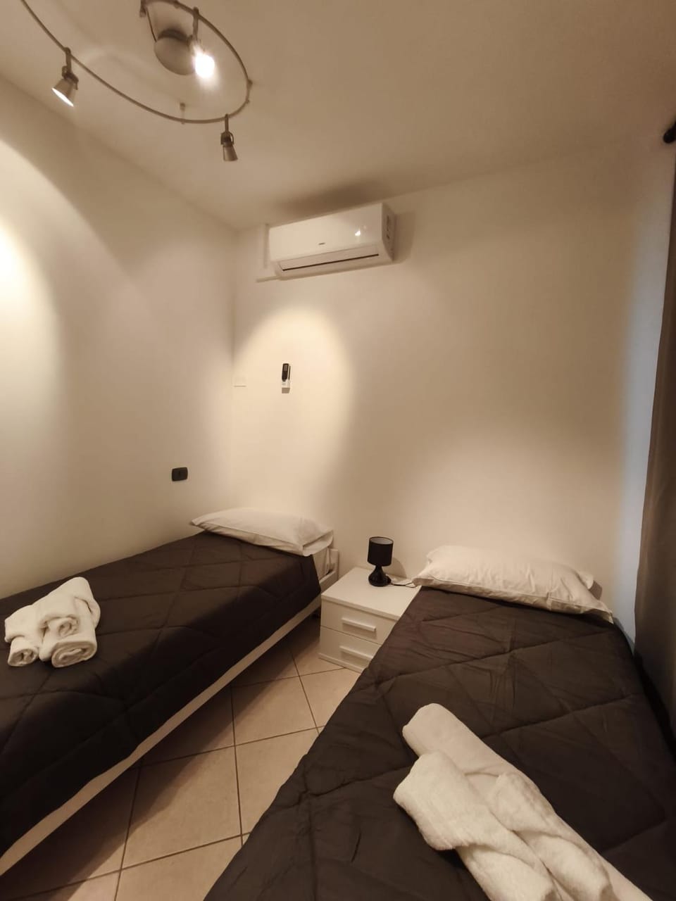 Bed, Bedroom, towels, air conditioner