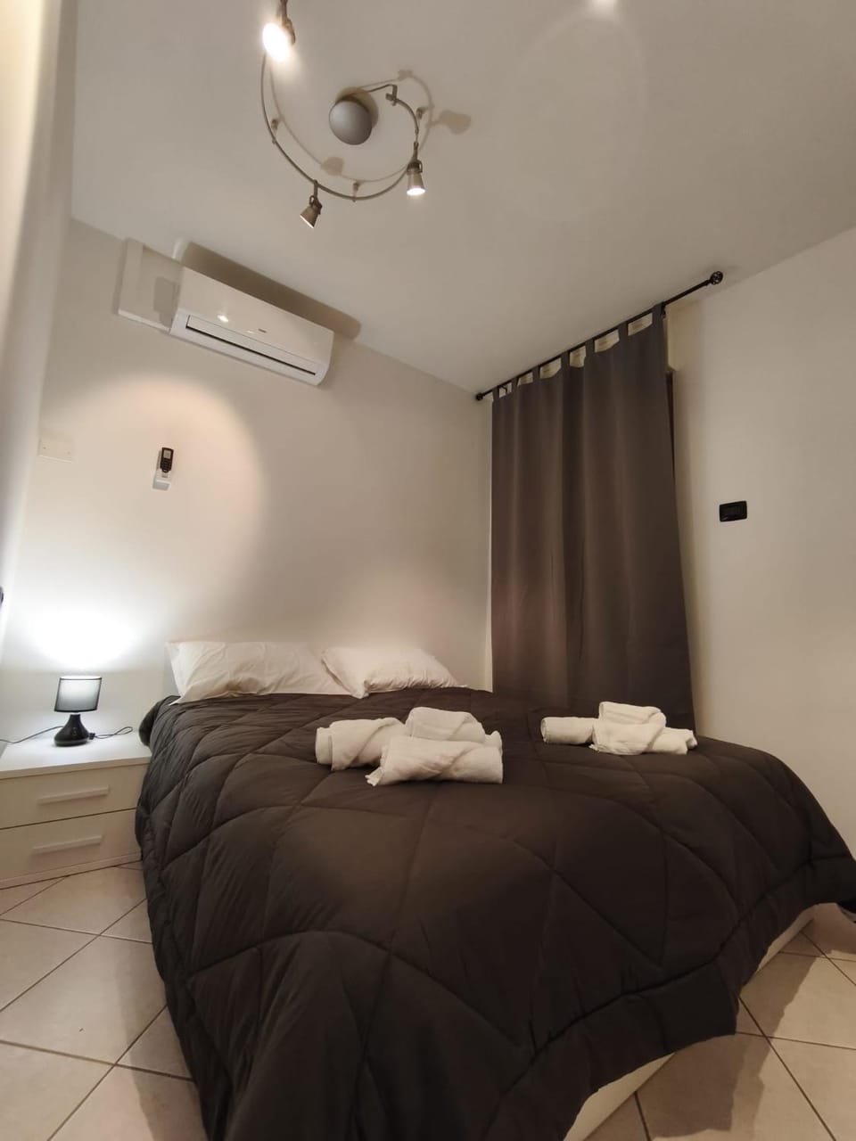 Bed, Bedroom, towels, air conditioner