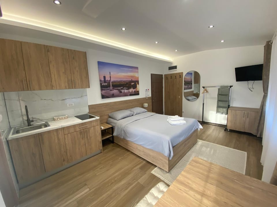 Bed, Kitchen or kitchenette, Bedroom