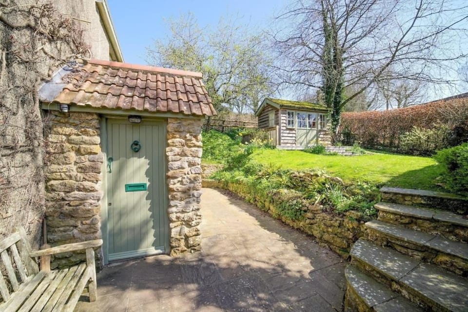 18th Century Cottage in Heart of Dorset House in South Somerset District