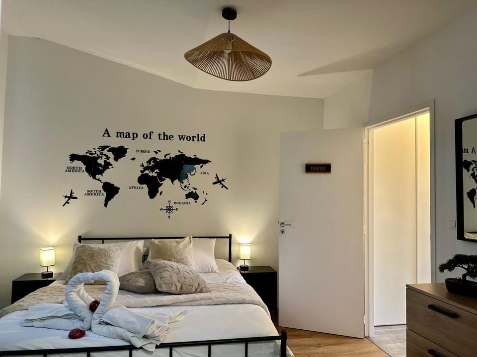 Photo of the whole room, Bedroom
