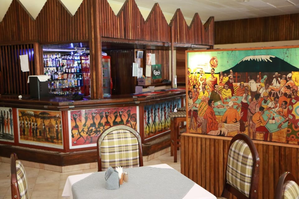 Restaurant/places to eat, Lounge or bar