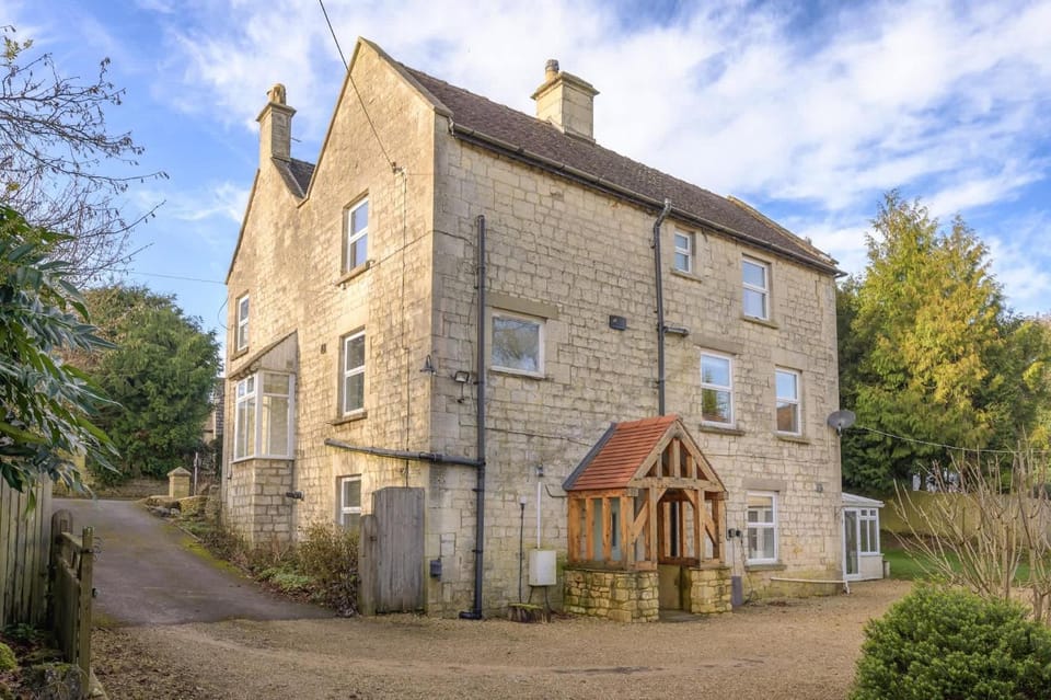 19th Century House Private Parking nr Painswick House in Stroud District