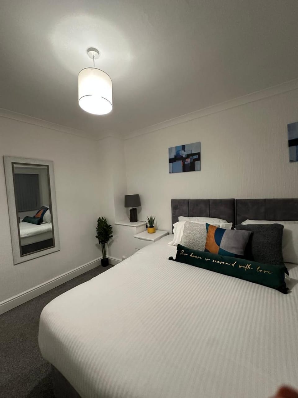 Bed, Photo of the whole room, Bedroom