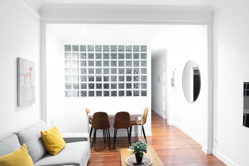 Communal lounge/ TV room, TV and multimedia, Living room, Dining area
