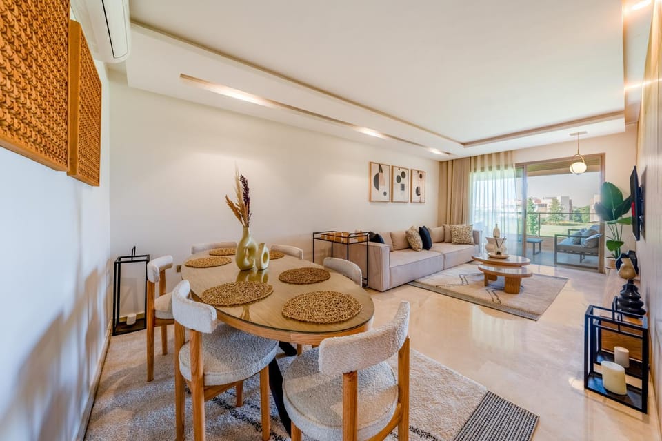 Bed, Living room, Photo of the whole room, Seating area, Dining area, Bedroom