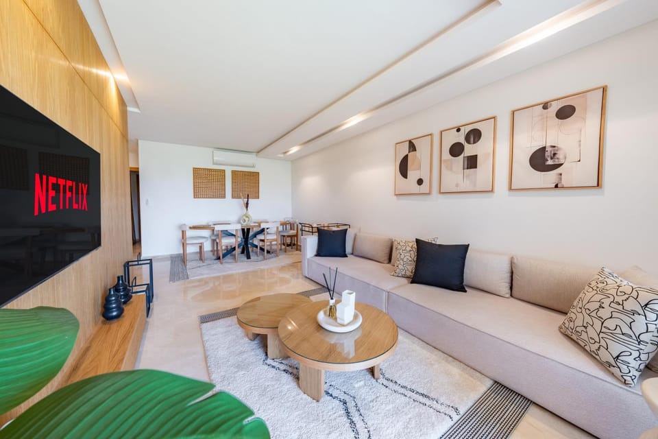 TV and multimedia, Living room, Seating area, Dining area