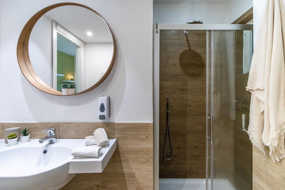 Shower, Bathroom, towels