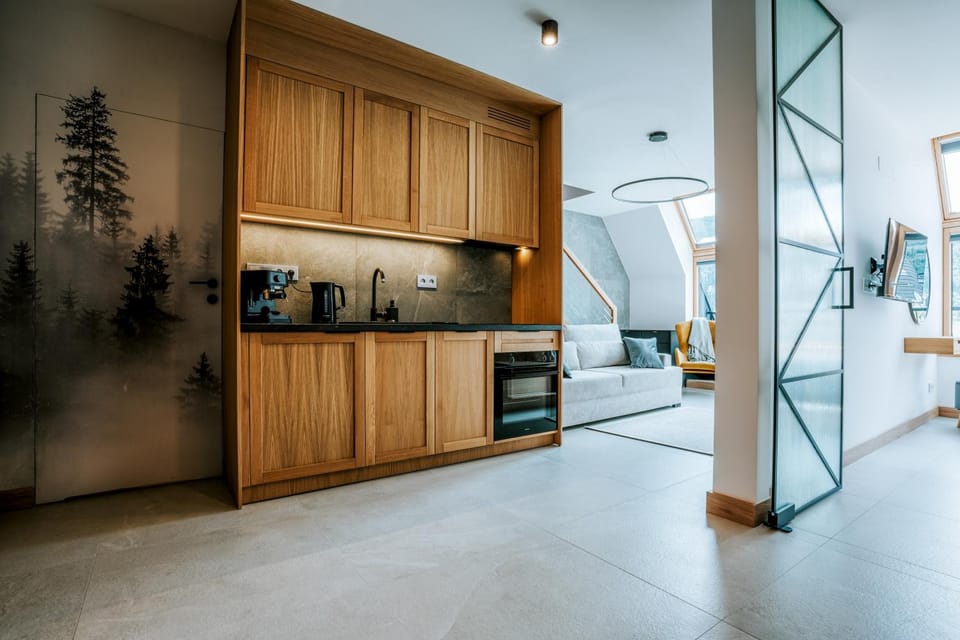 Coffee/tea facilities, Kitchen or kitchenette, oven, stove