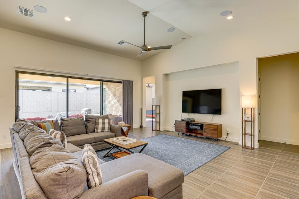 Mtn Views, Pool & Hot Tub: Phoenix Oasis House in Phoenix