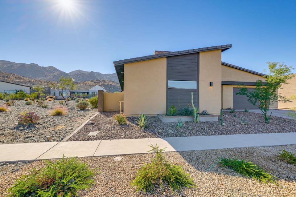 Mtn Views, Pool & Hot Tub: Phoenix Oasis House in Phoenix