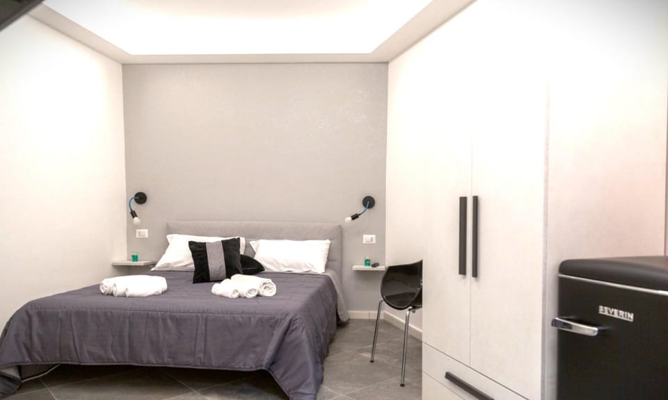 Bed, TV and multimedia, Kitchen or kitchenette, Photo of the whole room, Bedroom, towels