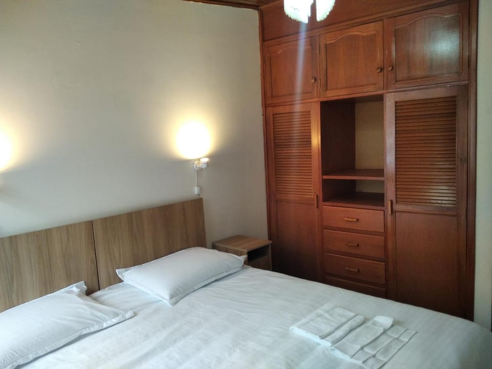 Bed, Photo of the whole room, Bedroom, wardrobe