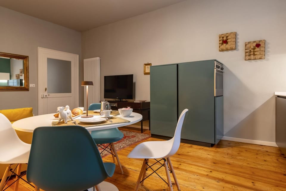 TV and multimedia, Living room, Dining area, oven