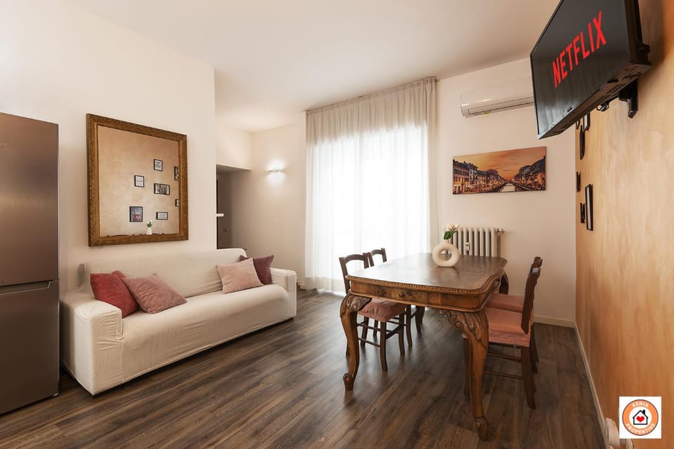 Communal lounge/ TV room, Lunch, air conditioner