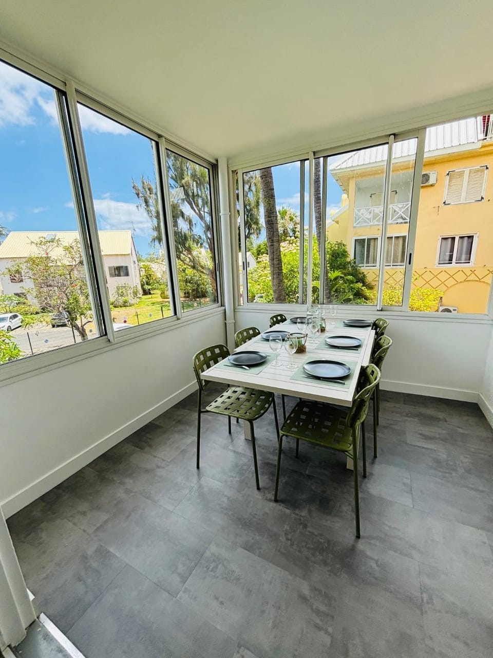 Patio, Day, Balcony/Terrace, Dining area