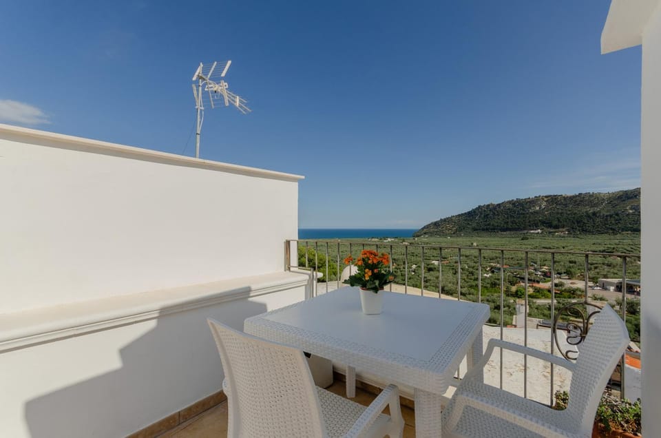 Natural landscape, View (from property/room), Balcony/Terrace, Mountain view, Sea view