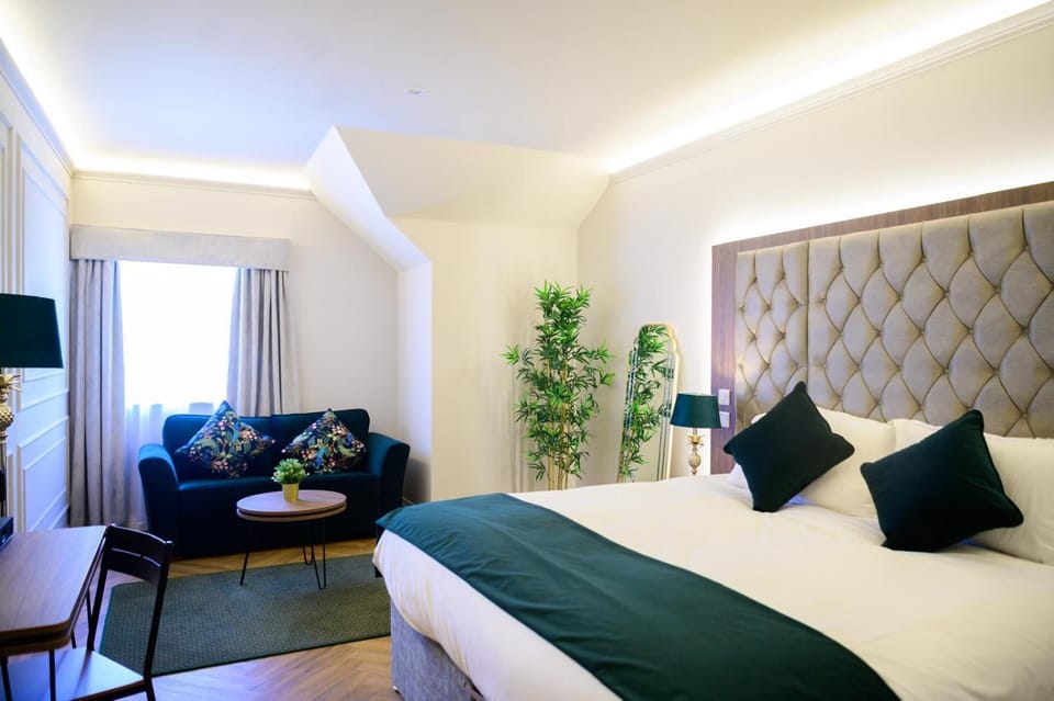 Living room, Bedroom