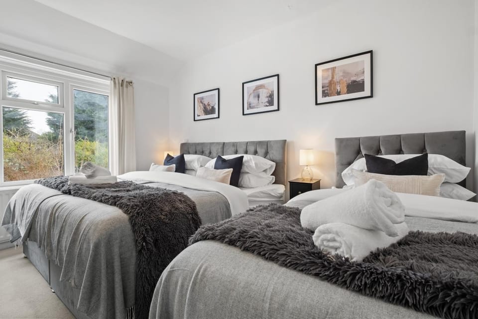Cozy Willow-Hot Tub, Sleeps9, FreeParking, Netflix House in Birmingham