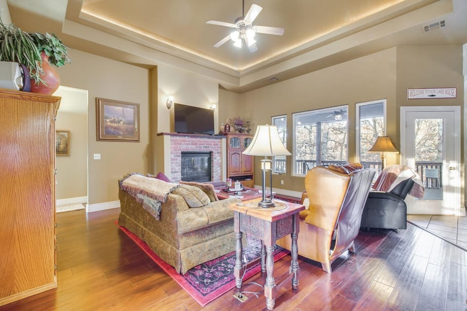 Lakefront Home with Furnished Deck in Grove! House in Grove