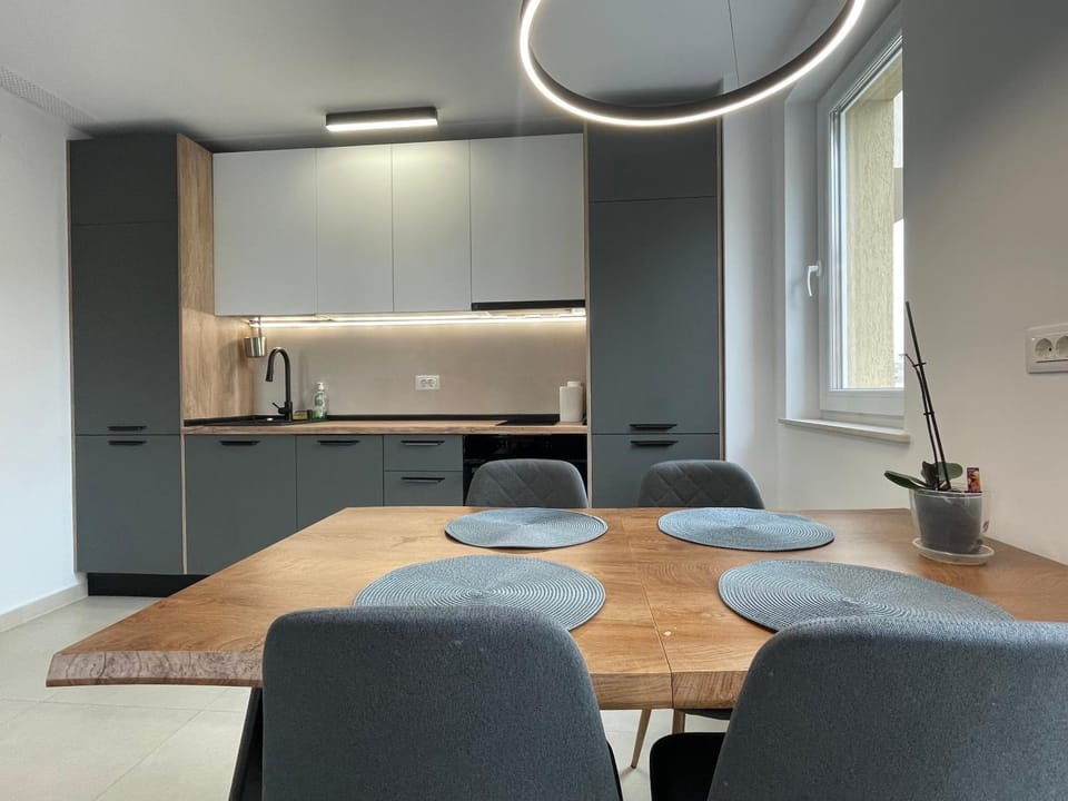 Coffee/tea facilities, Kitchen or kitchenette, Living room, Seating area, Dining area, oven, stove, kitchen