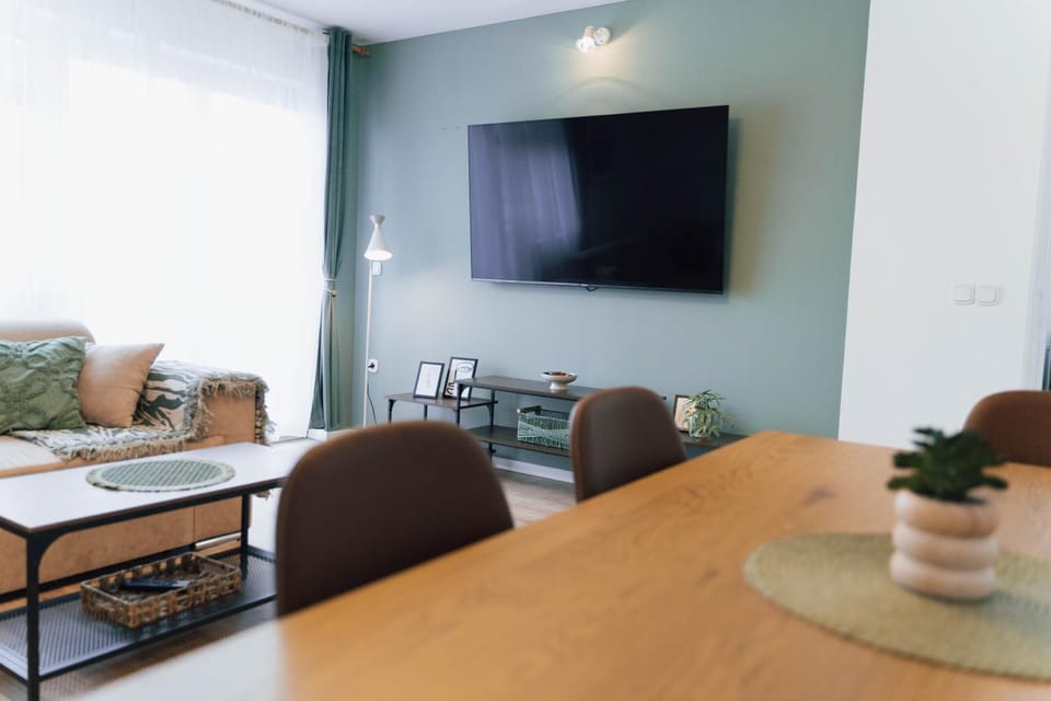 Communal lounge/ TV room, TV and multimedia, Living room, Photo of the whole room, Dining area