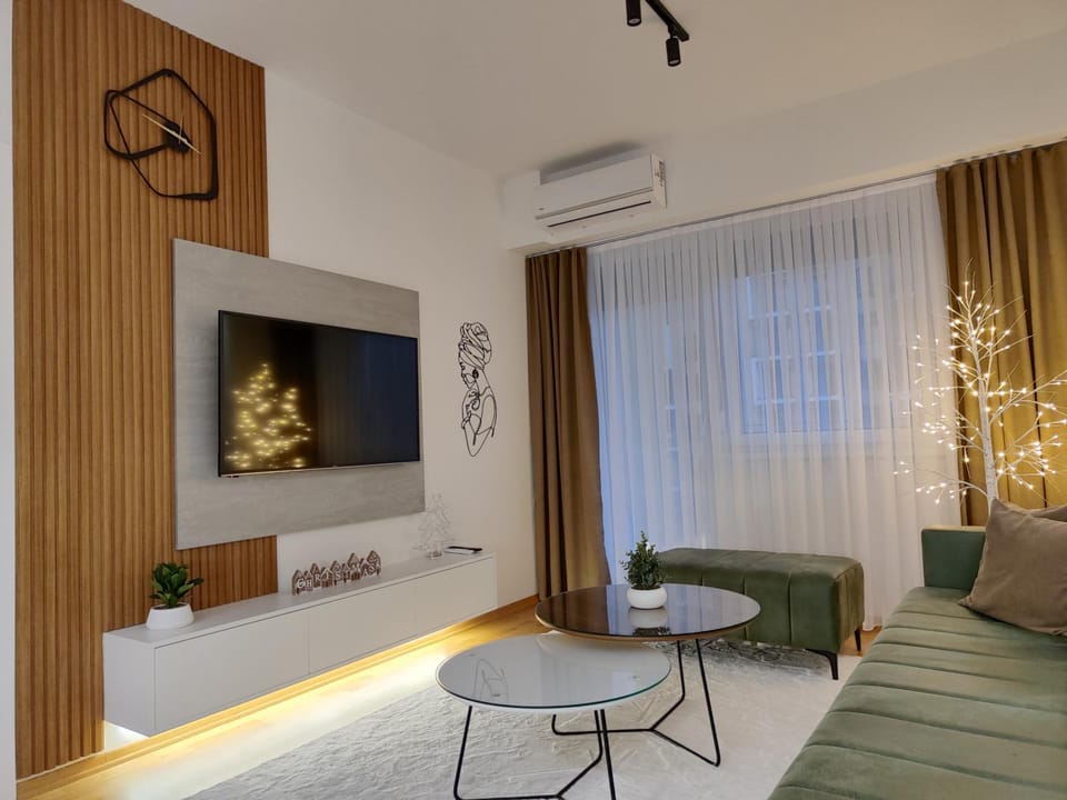 TV and multimedia, Living room, Seating area, air conditioner