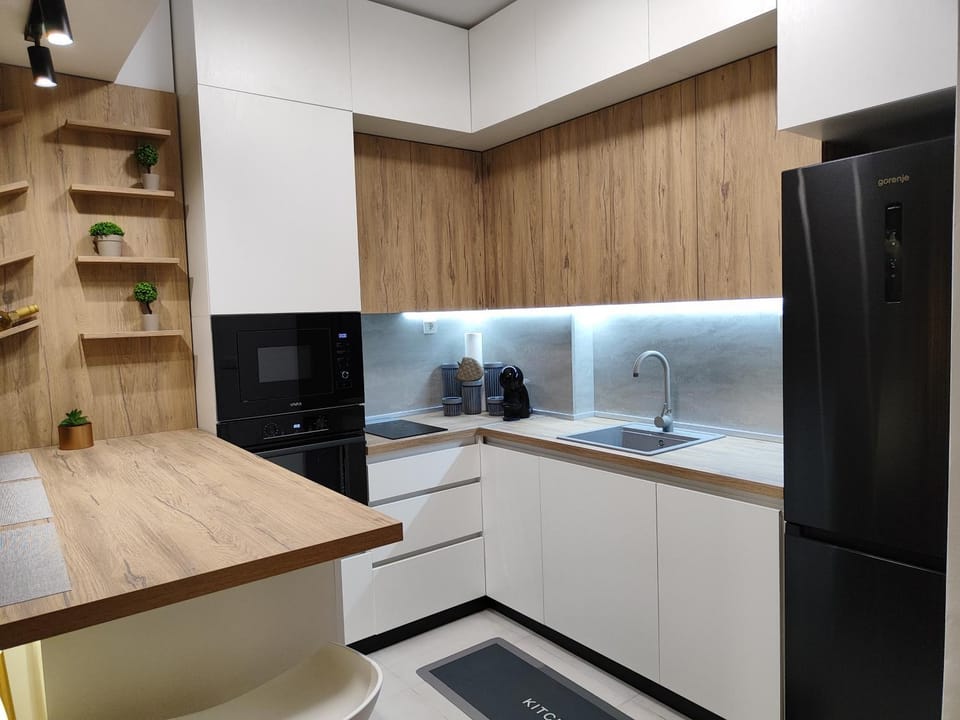Kitchen or kitchenette, dishwasher, minibar, oven, stove