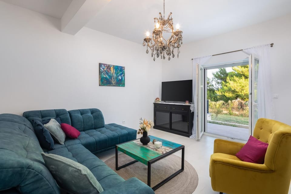 Living room, air conditioner