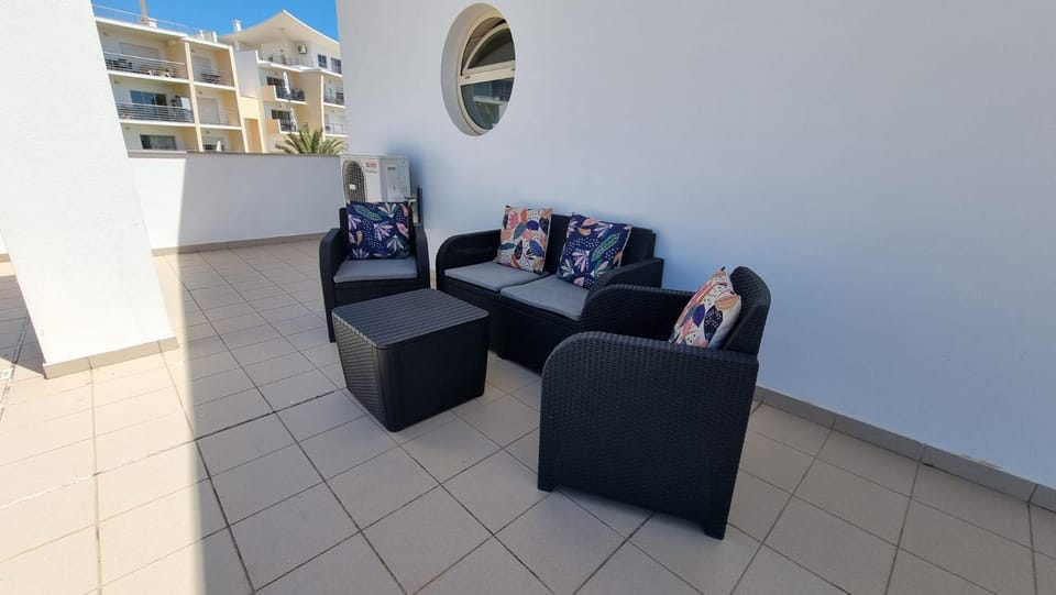 Sea View Penthouse in Albufeira Apartment in Guia