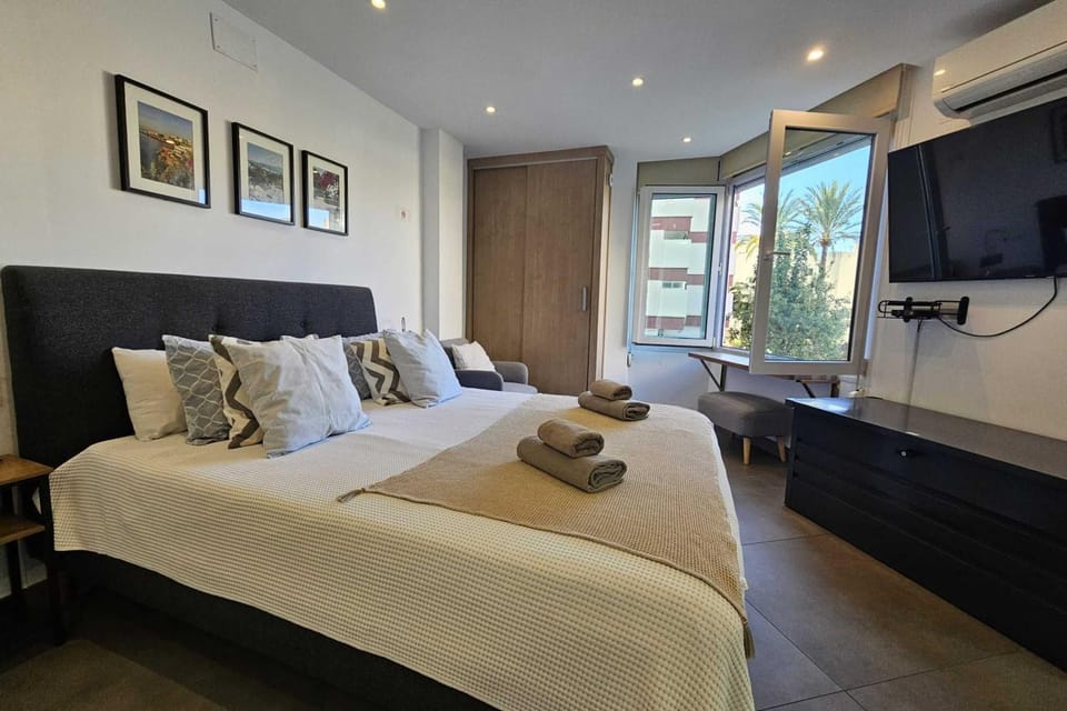 Bed, Photo of the whole room, Bedroom, towels, air conditioner