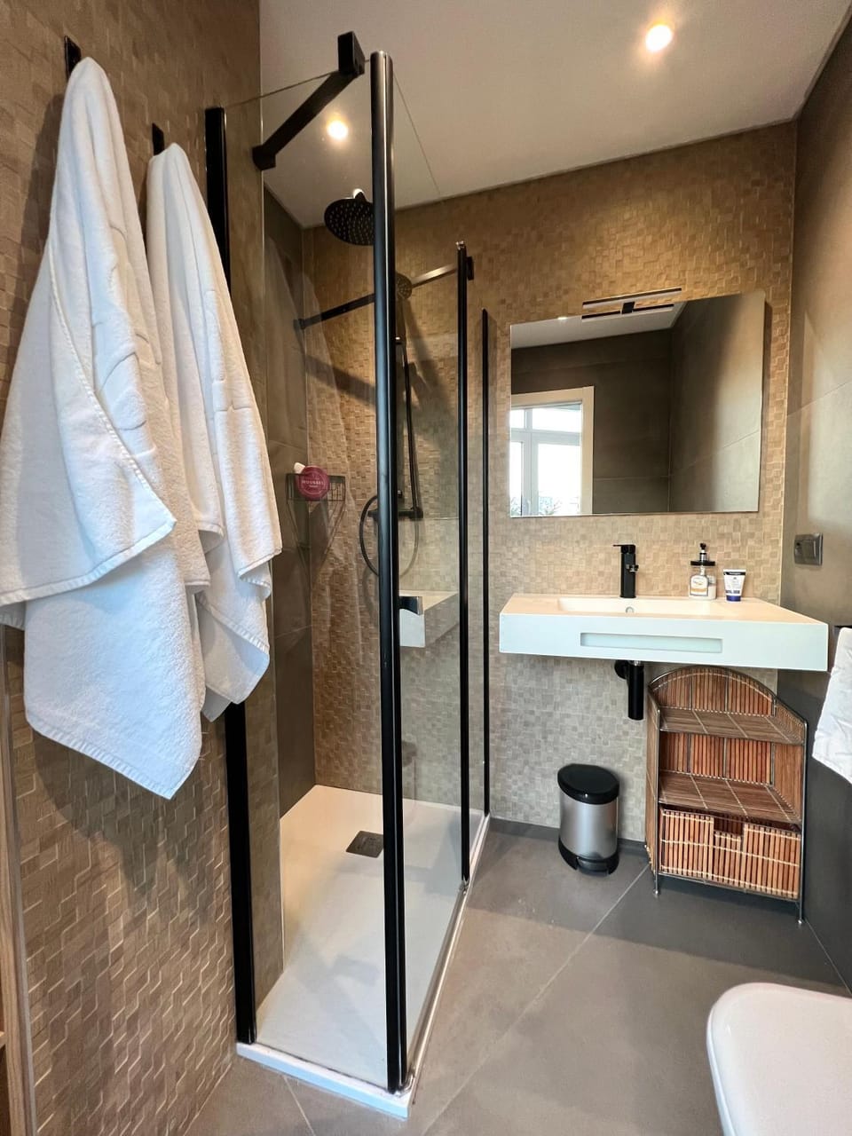 Shower, Bathroom, towels