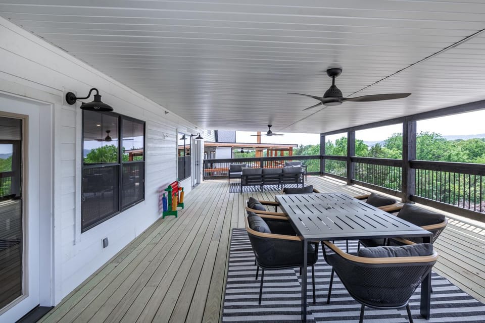 Pristine 10 Bedroom Cabin Nestled On Table Rock Lake! Cabin in Ridgedale