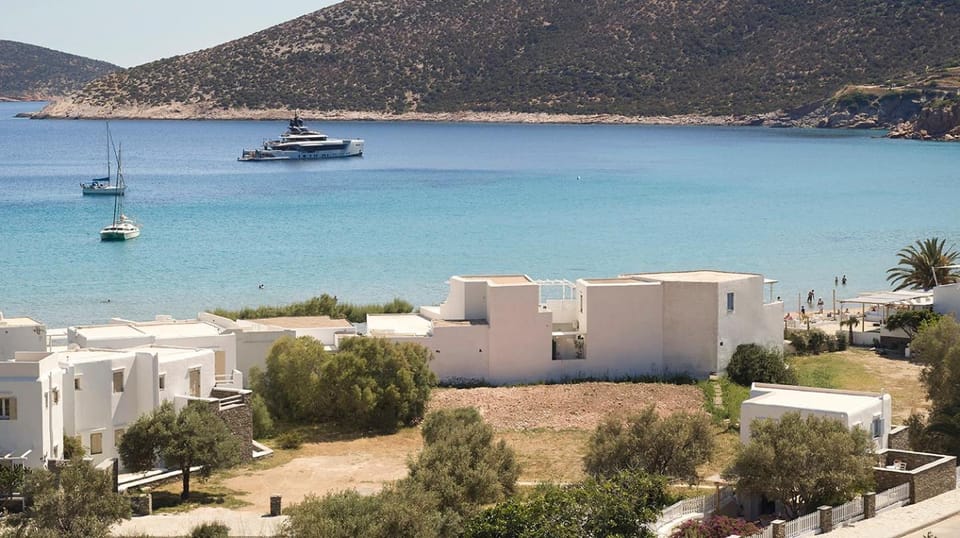 Miele Residences House in Milos
