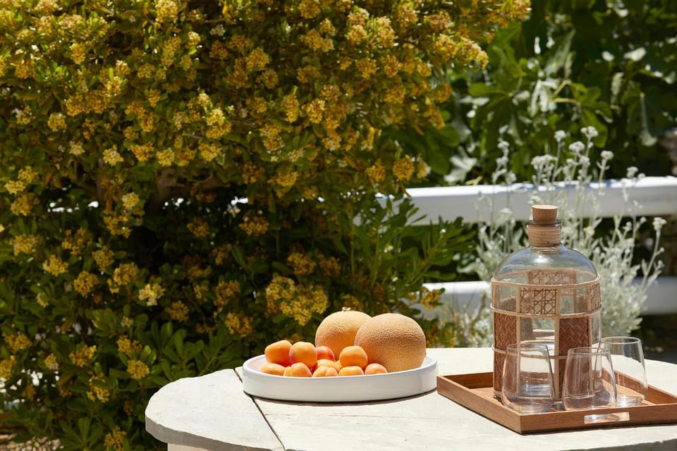 Miele Residences House in Milos
