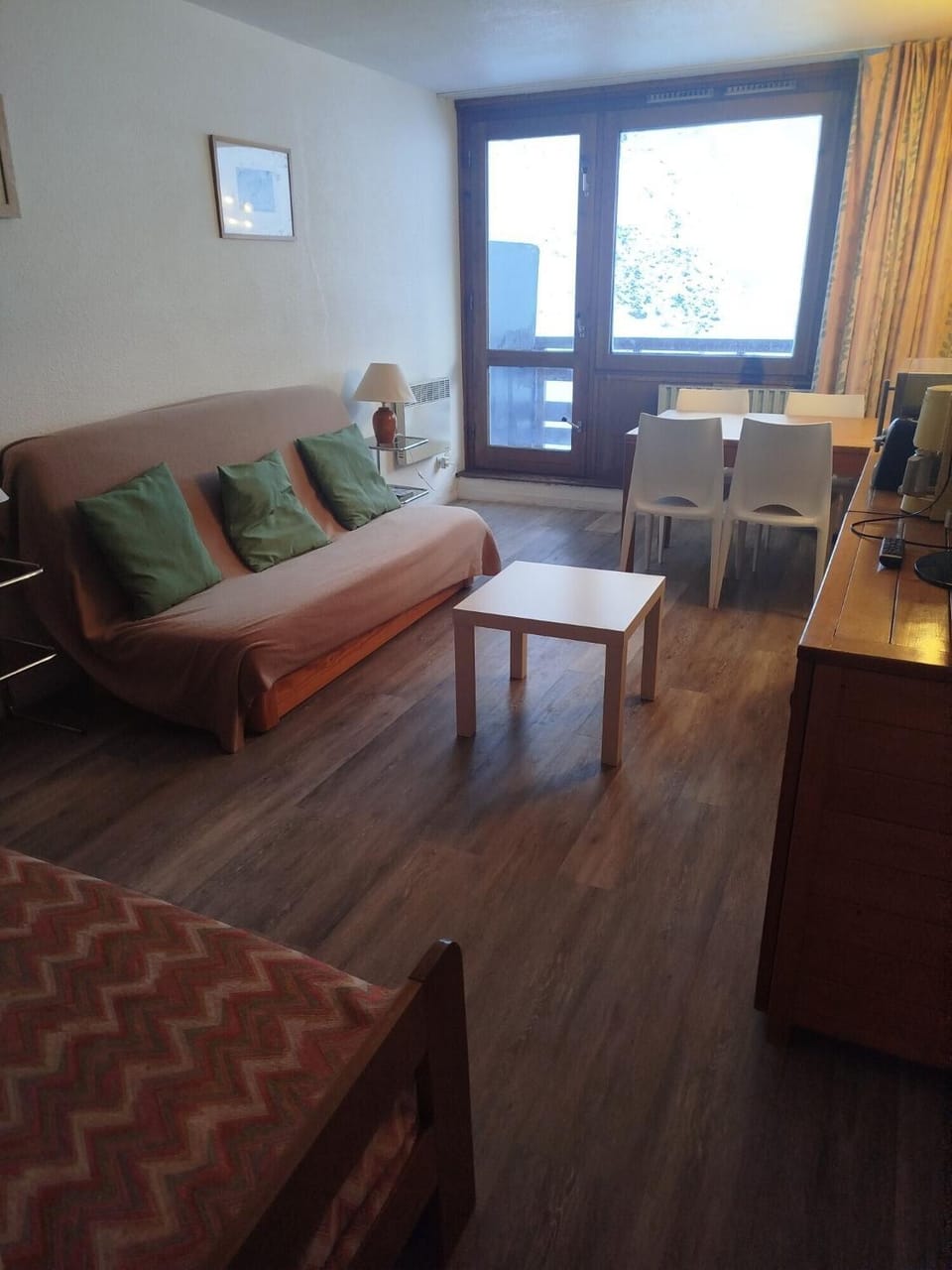 Bed, Living room