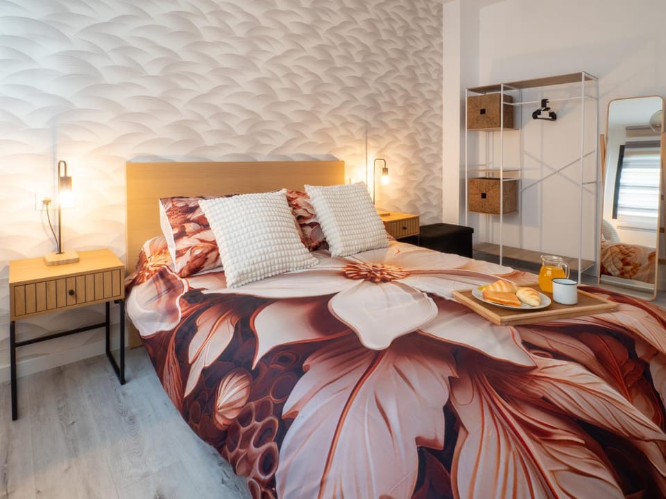 Bed, Photo of the whole room, Bedroom