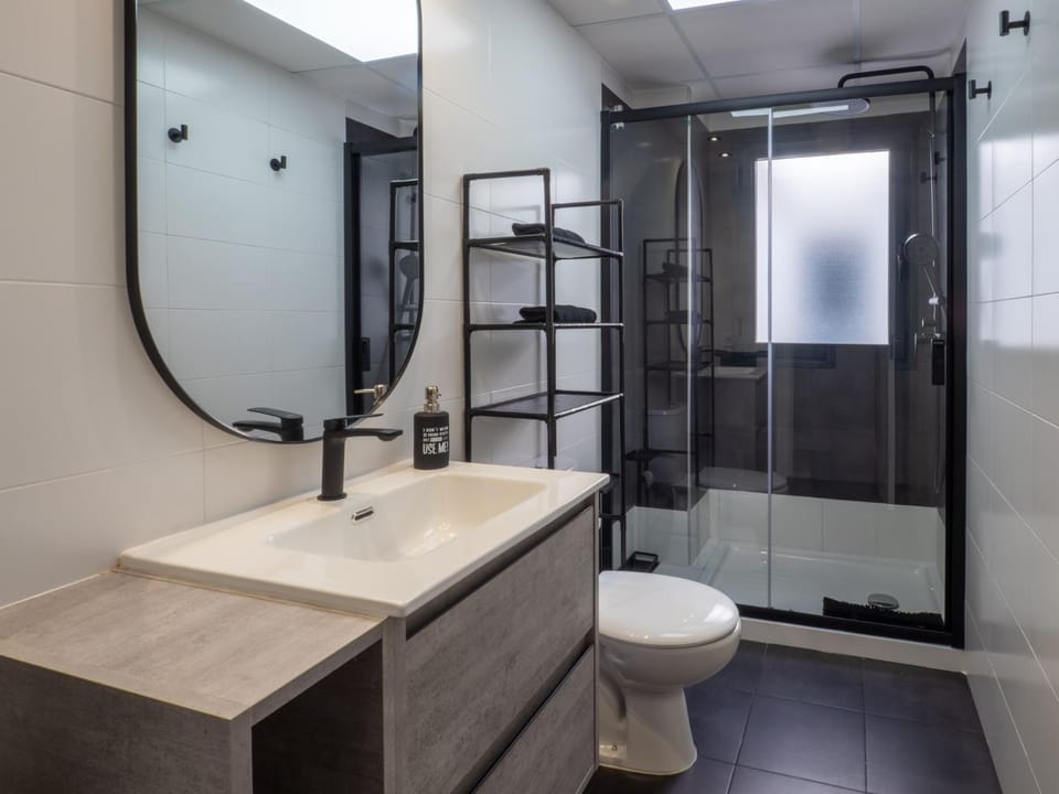 Shower, Toilet, Bathroom