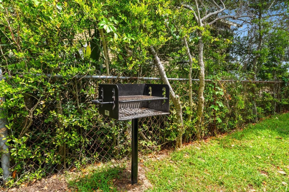 Steps to Crescent Beach 4BR2BA Sleeps 10 Apartment in North Myrtle Beach