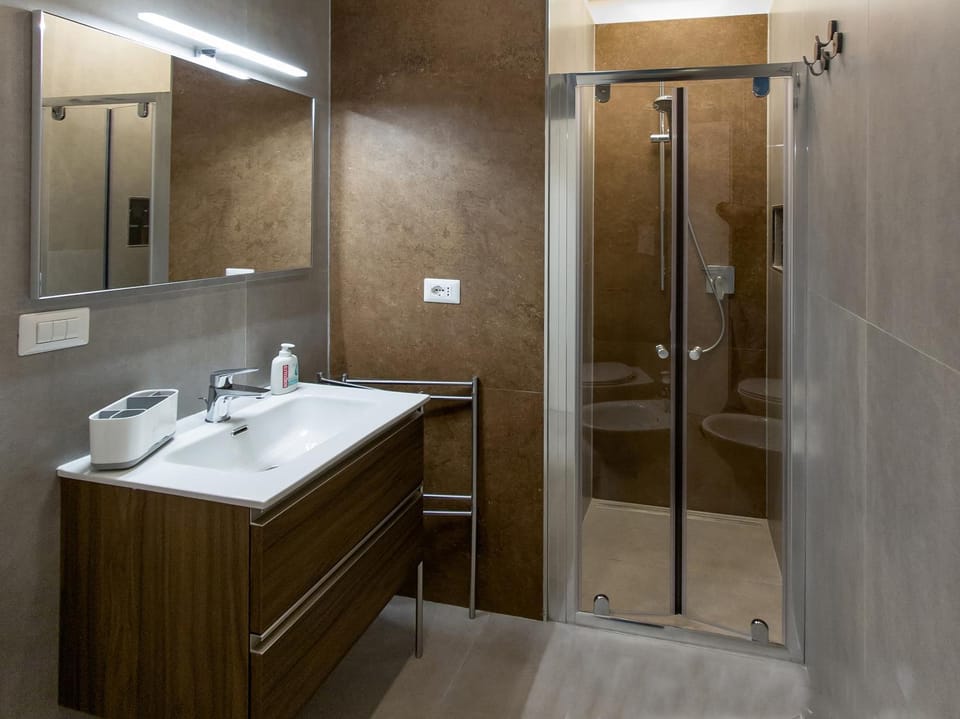 Shower, Bathroom