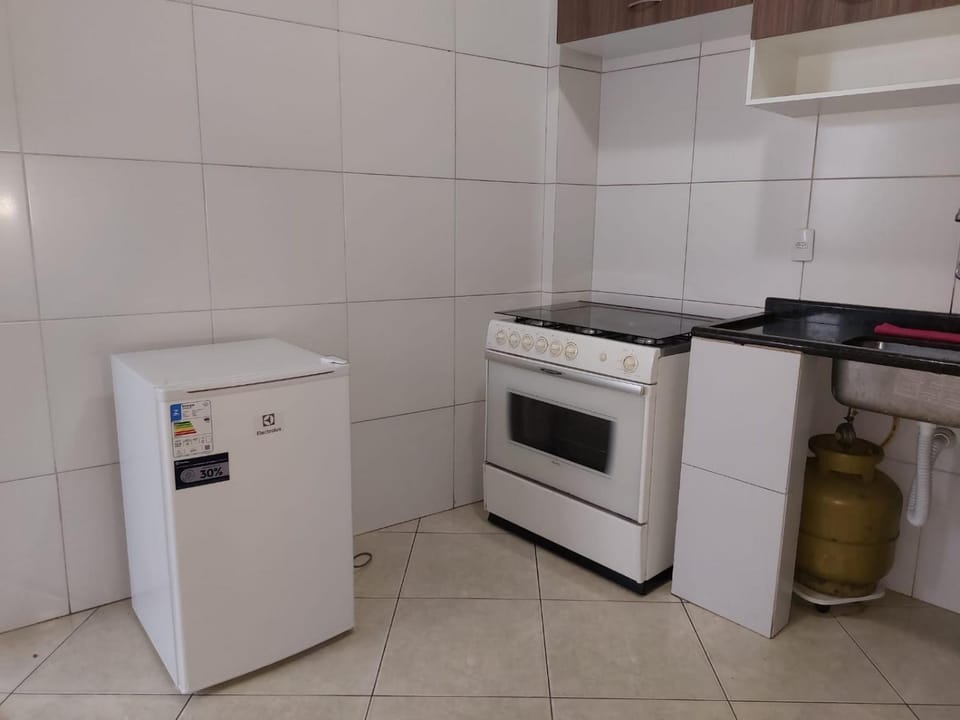 Kitchen or kitchenette, minibar, stove