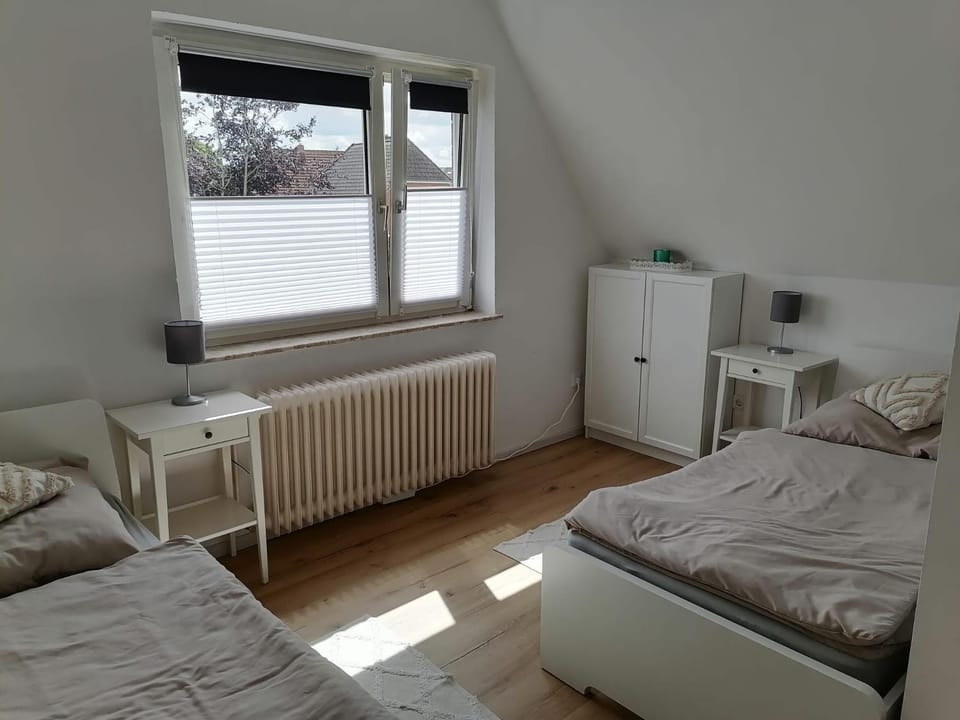Bed, View (from property/room), Photo of the whole room, Bedroom