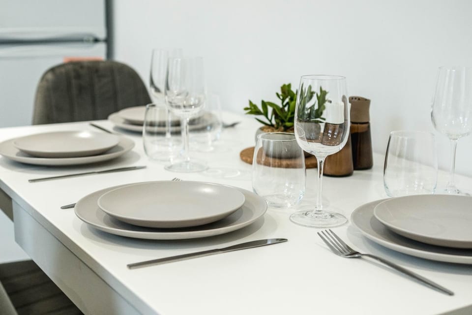 TV and multimedia, Living room, Food and drinks, Dining area, Food, Drinks