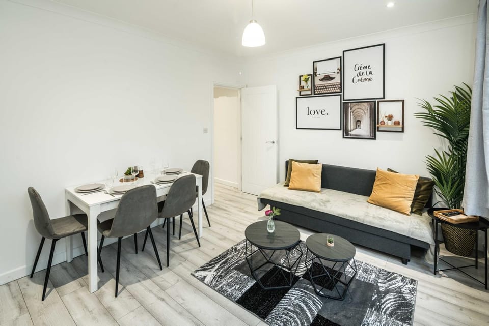 Shower, Toilet, TV and multimedia, Living room, Seating area, Dining area, flat iron, hair dryier, heating, microwave, pet friendly, safe, toaster, towels
