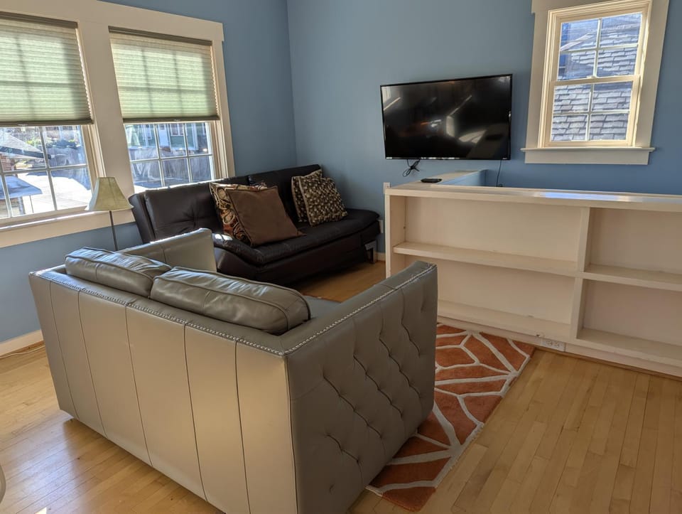 Back Alley Apartment, walk Downtown and Duke Apartment in Durham