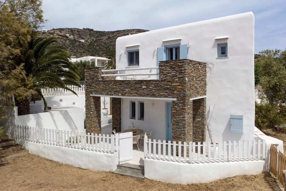 Misty Residence House in Milos