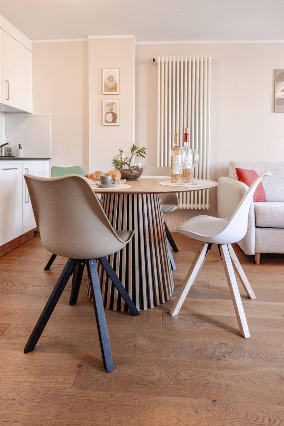 Living room, Food and drinks, Dining area