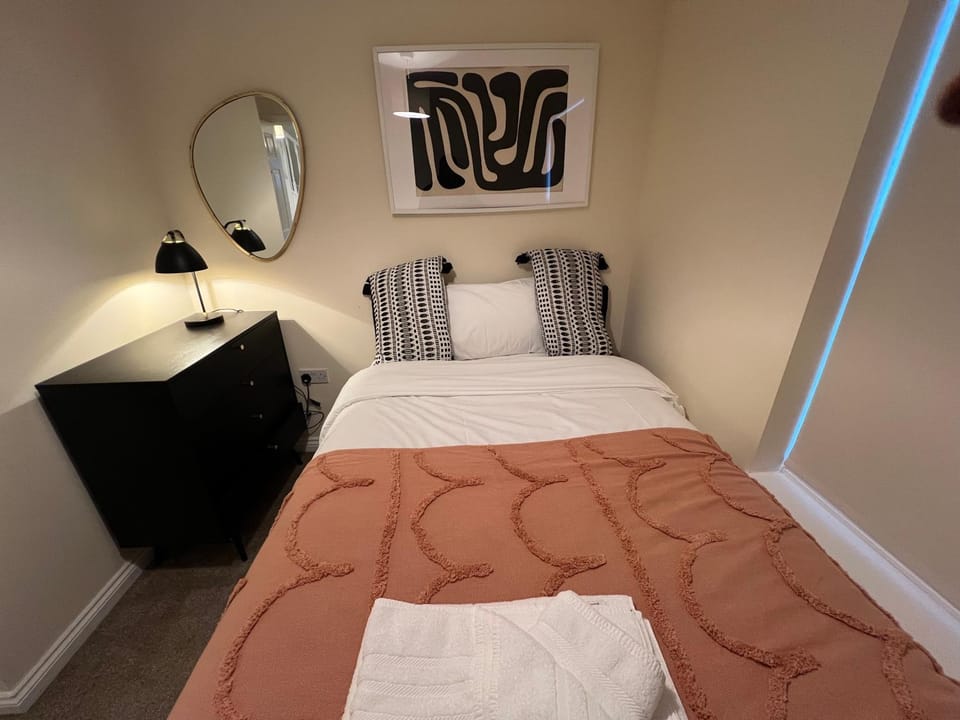 Bed, Photo of the whole room, Bedroom