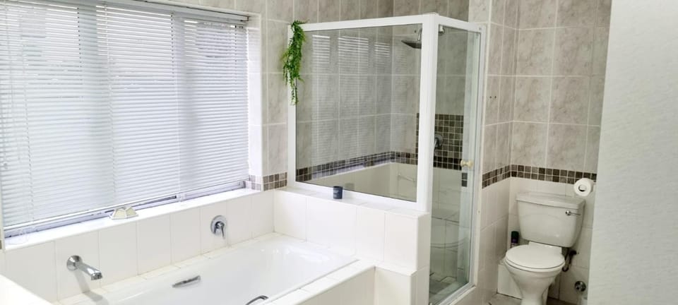 Shower, Toilet, Bathroom, View (from property/room), City view, Sea view, Sunrise, Bath