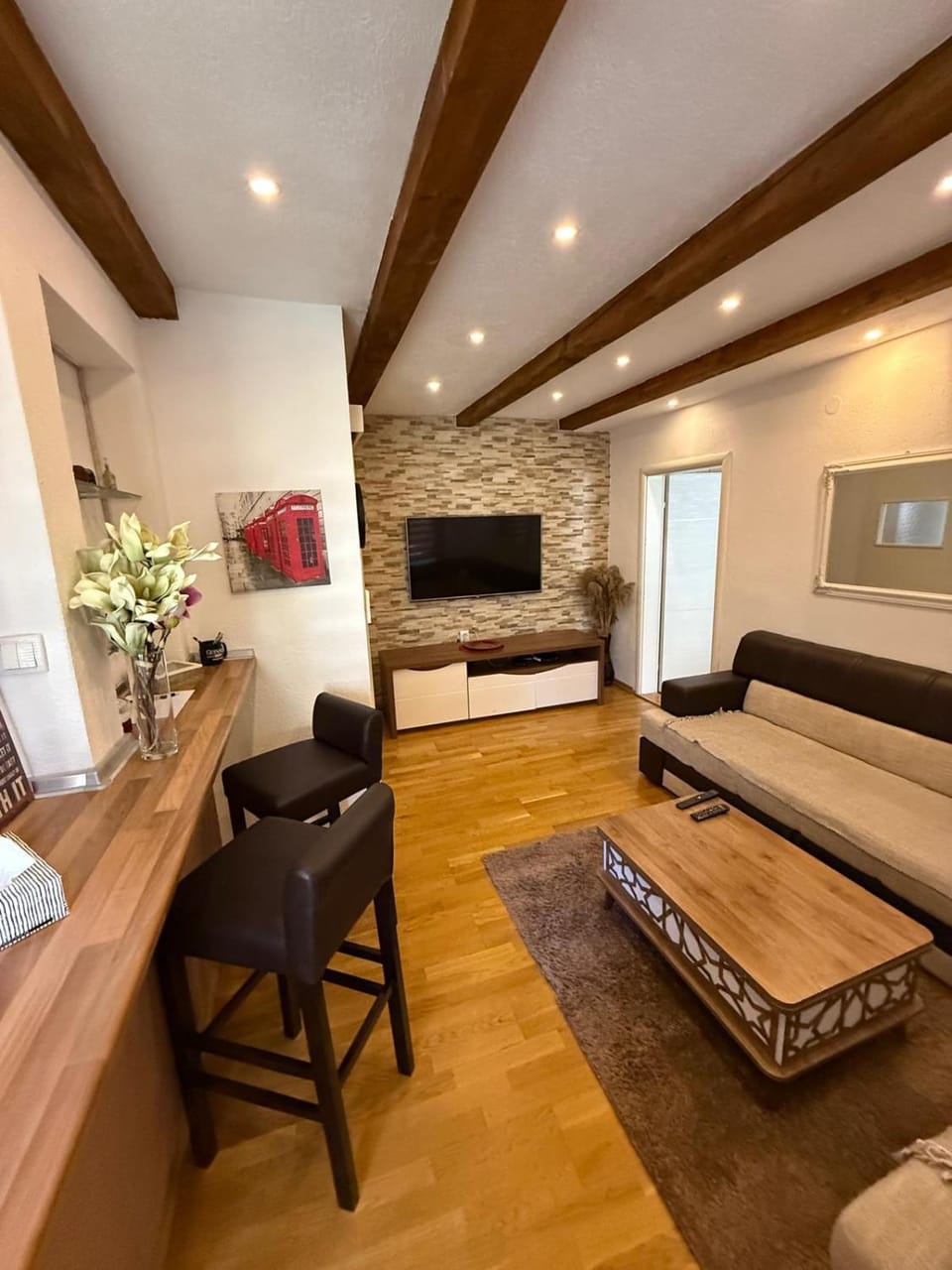 Communal lounge/ TV room, TV and multimedia, Living room, Seating area
